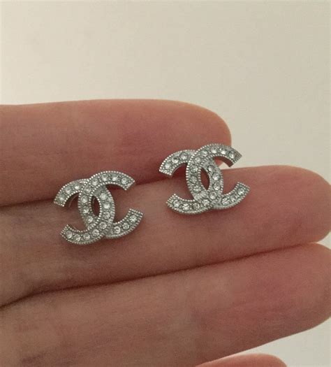 Results for chanel earrings 